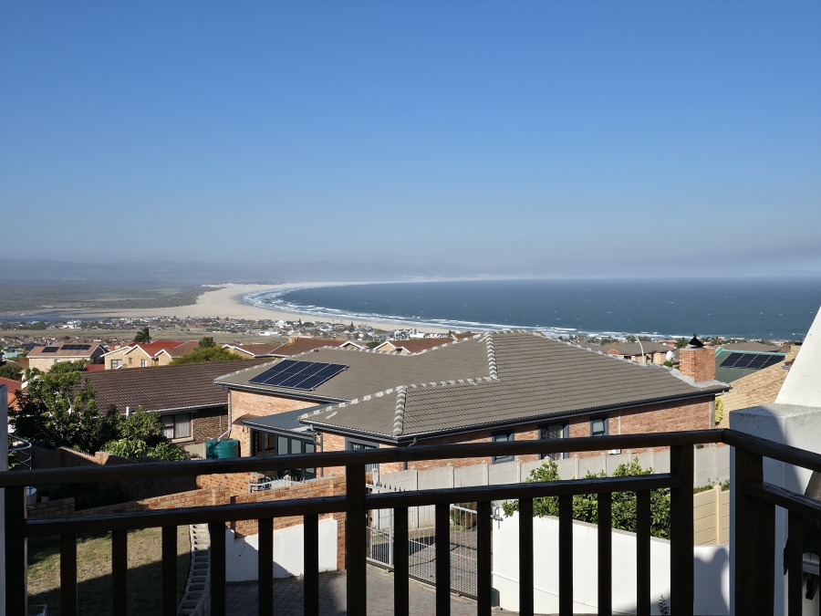 5 Bedroom Property for Sale in Wavecrest Eastern Cape